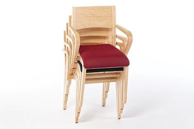 Vollholzstühle mit Armlehnen und Sitzpolster
